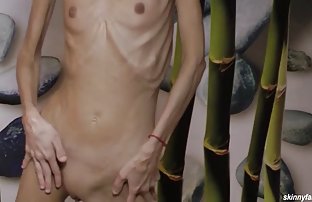 XXX این مرد باعث می شود سگس الگسیس دو دختران در حمام
