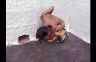 XXX همسر قرار دادن یقه و باعث می شود او را به سکسهای اچ دی لیسیدن پاهای او را و و او را بمکد عضو مرد است. سخت فاحشه لعنتی او در شوهر از همسر