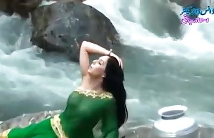 XXX مرد جوان و دوست قدیمی خود را به اشتراک بگذارید و سکس فول اچ تی آن را دشوار عیاشی